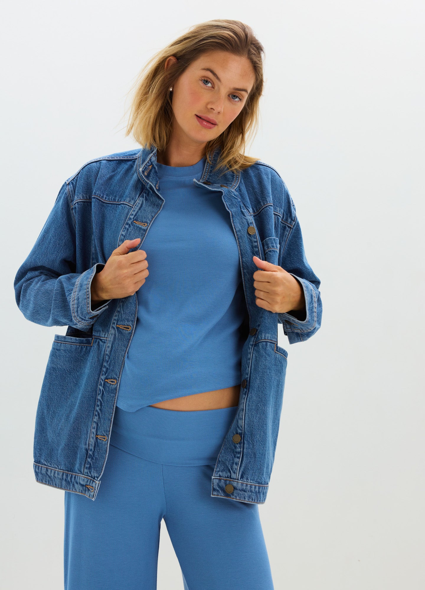 Soft blue ribbed maternity tee with short sleeves paired with matching leggings and a loose denim jacket.